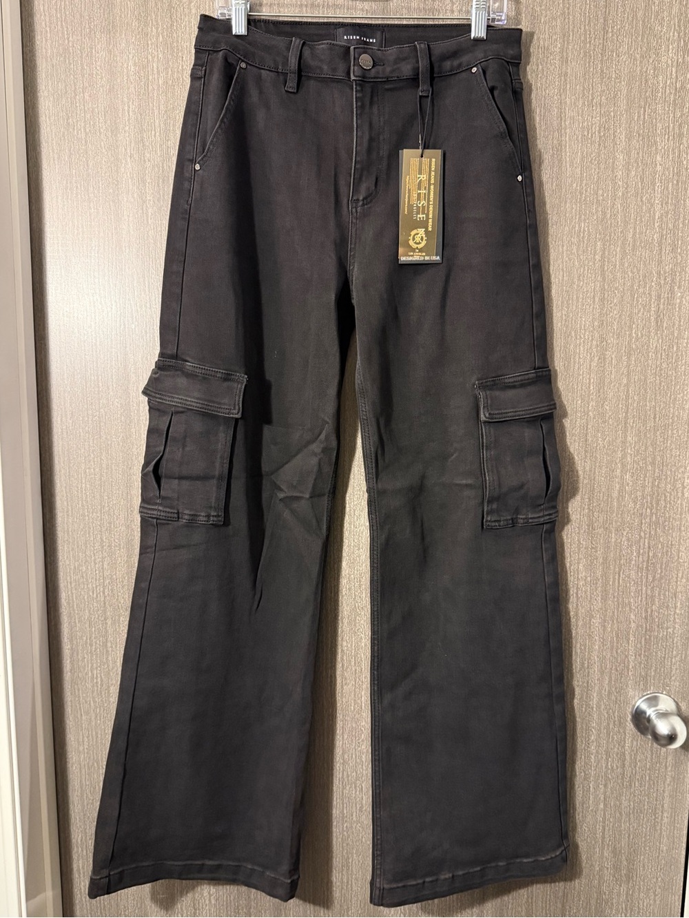 Wide-Leg Black Cargo Pants with Utility Pockets